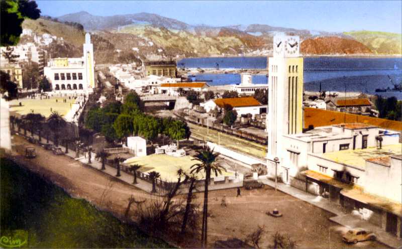 Vue sur la Gare, le Port et l'Hôtel de Ville