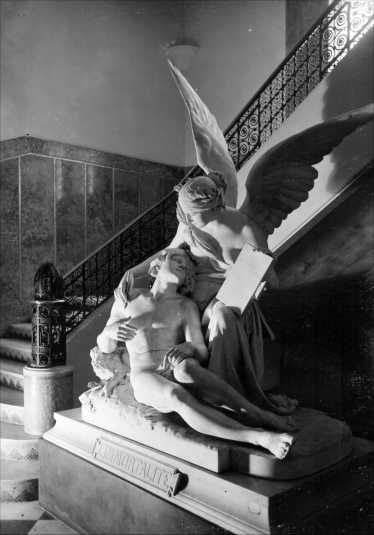 Hôtel de Ville, sculpture